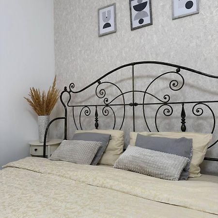 Rynok Square Apartment ลวีฟ ภายนอก รูปภาพ