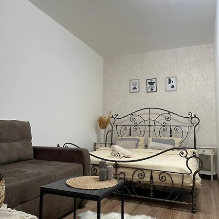 Rynok Square Apartment ลวีฟ ภายนอก รูปภาพ