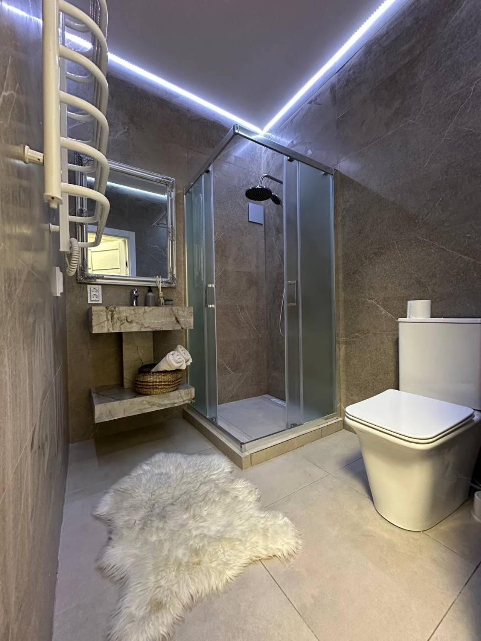 Rynok Square Apartment ลวีฟ ภายนอก รูปภาพ
