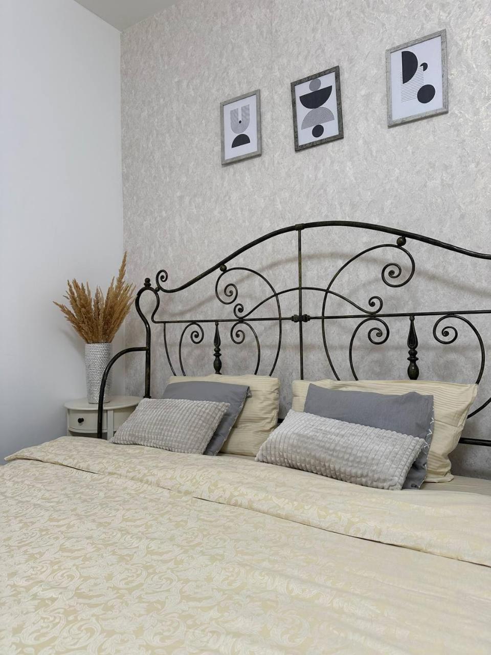 Rynok Square Apartment ลวีฟ ภายนอก รูปภาพ