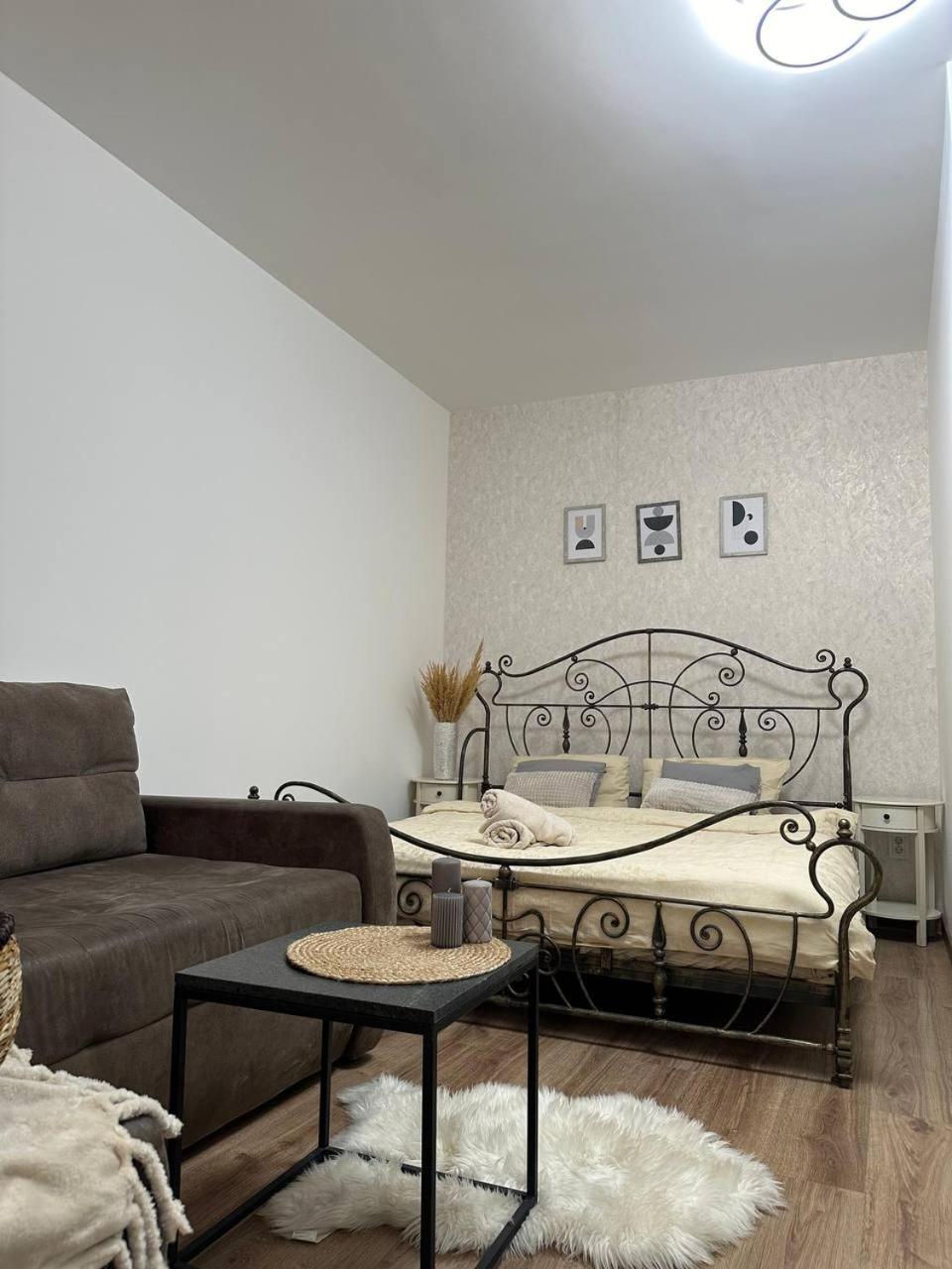 Rynok Square Apartment ลวีฟ ภายนอก รูปภาพ